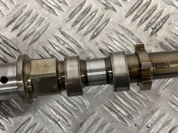 Árvore de cames Maserati Levante OEM 296887 - Usado image 3