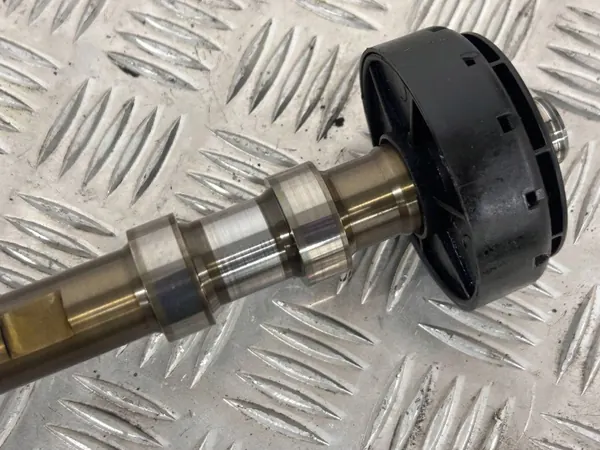 Árvore de cames Maserati Levante OEM 296887 - Usado image 5