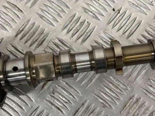 Árvore de cames Maserati Levante OEM 296887 - Usado image 7