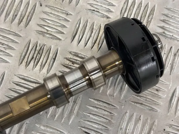 Árvore de cames Maserati Levante OEM 296887 - Usado image 9