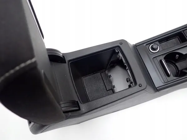 Panneau tunnel accoudoir OEM 5G1863391 pour VW Golf VII image 4