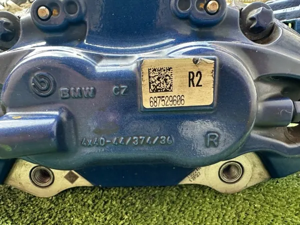 Satz Bremszangen, Scheiben & Beläge OEM 6860925 image 9