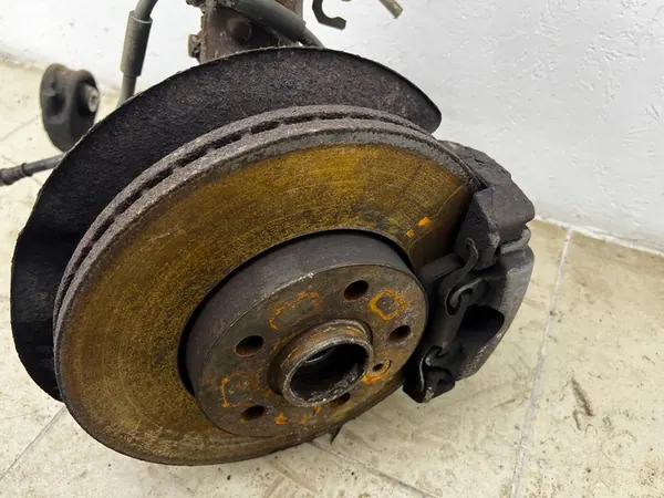 Snodo ammortizzatore anteriore destro VW Transporter T5 image 2