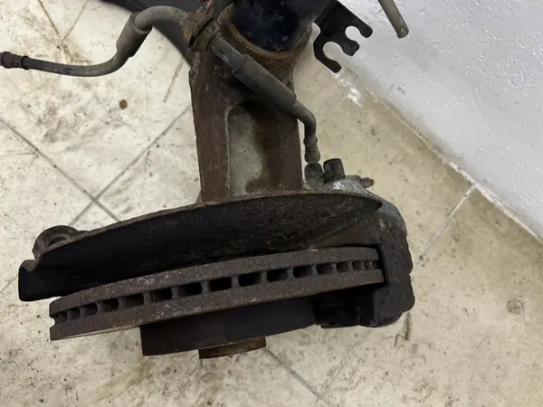 Snodo ammortizzatore anteriore destro VW Transporter T5 image 3