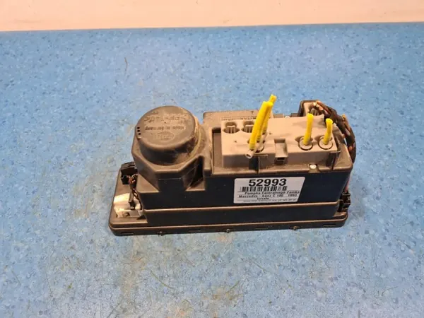 Pompe de verrouillage central OEM 2088000548 Mercedes C180 W202 image 2