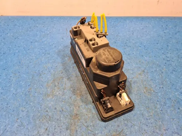 Pompe de verrouillage central OEM 2088000548 Mercedes C180 W202 image 6