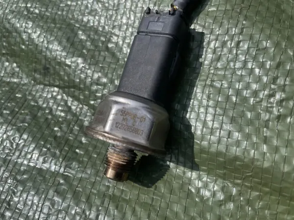 Sensor Presión Aceite OEM 9651503880 para Citroen C5 C6 image 3
