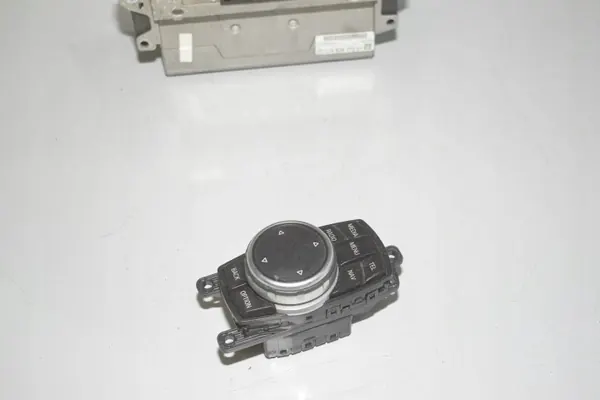 BMW X5 Navigationssystem OEM 9350723 Begagnad image 3