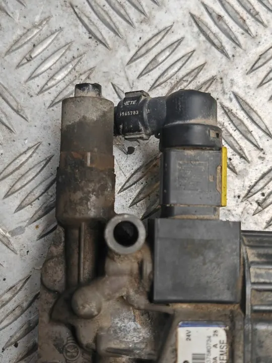 Volvo EBS-Modulatorventil OEM 21327360 - Gebraucht image 4