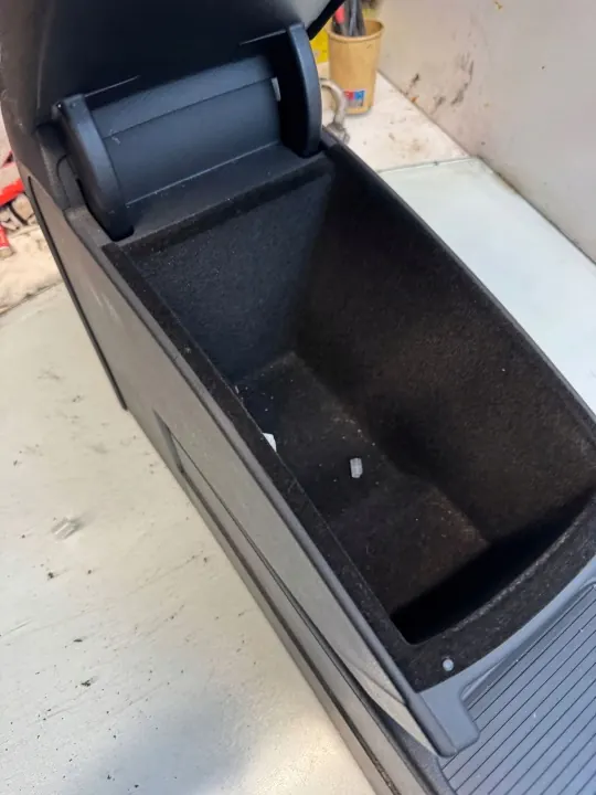 Accoudoir console OEM 31133 pour VW Passat B7 2.0 Diesel image 3