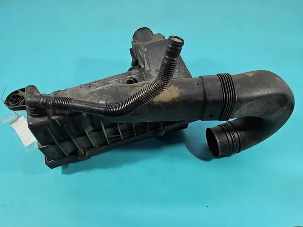 Ilmansuodattimen kotelo VW Passat B7 2.0 TSI 3C0129668 image 10