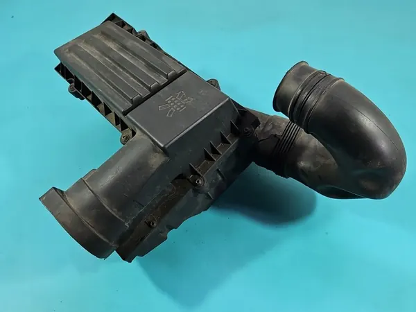 Ilmansuodattimen kotelo VW Passat B7 2.0 TSI 3C0129668 image 4