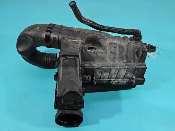 Ilmansuodattimen kotelo VW Passat B7 2.0 TSI 3C0129668 image 6