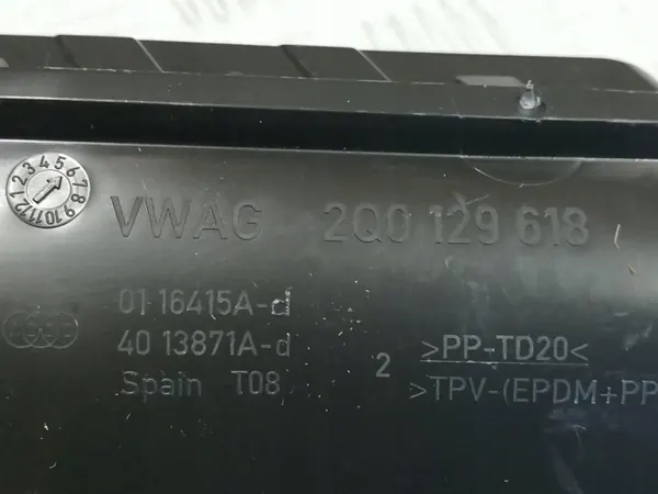 Ilmansuodinkotelon OEM 2Q0129618 VW Tiguan II:lle image 3