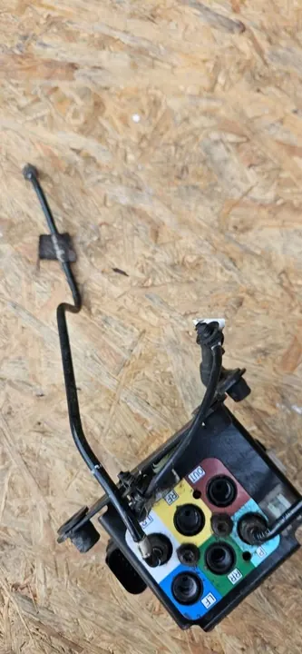 Bloco de válvula de suspensão pneumática Maserati Levante image 3