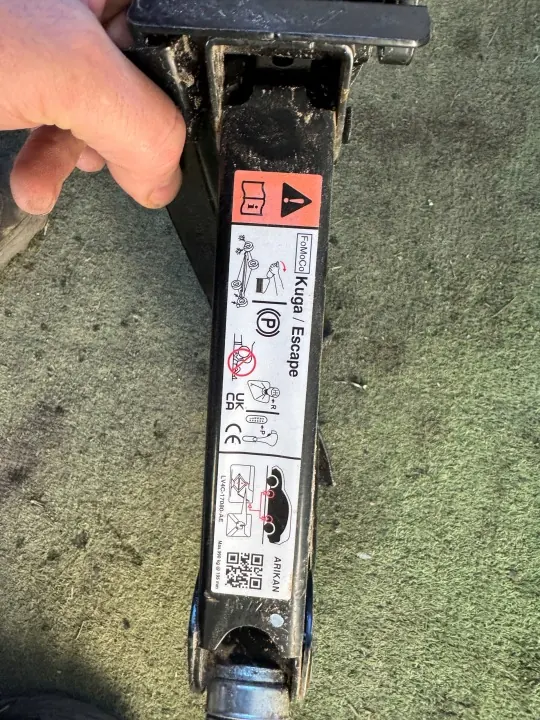 Macaco Ford Kuga III OEM 261303 - Estado Usado image 3