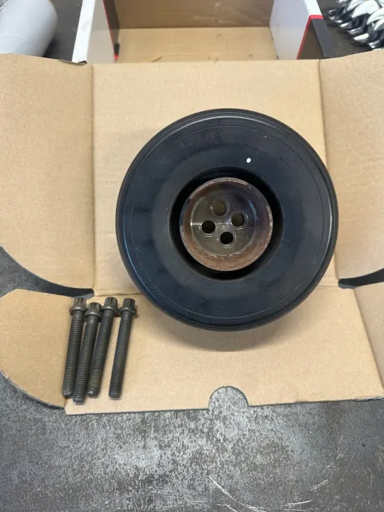 OEM 18495010 Kampiakselin hihnapyörä BMW F30 F31 2.0D B47 image 2