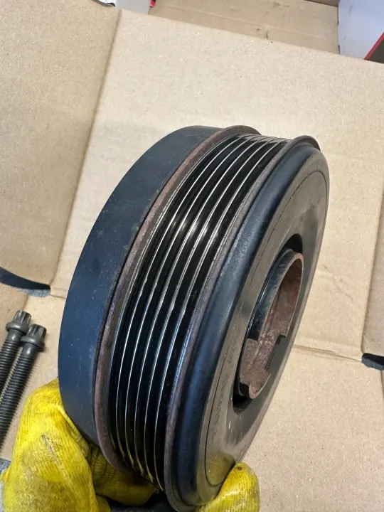 OEM 18495010 Kampiakselin hihnapyörä BMW F30 F31 2.0D B47 image 3