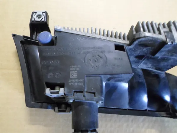 Farol longo esquerdo Scania image 2