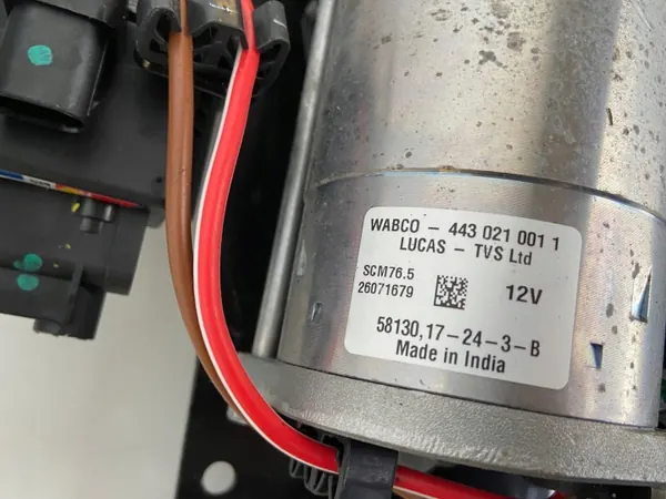 BMW i4 Hinterachsluftfederung Kompressor OEM 6894450 image 4