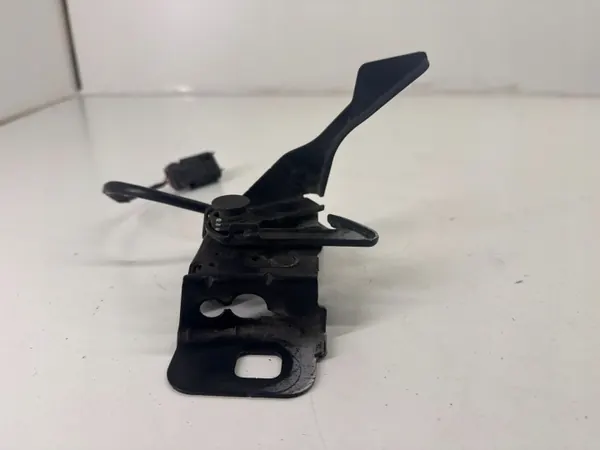 Tranca do capô Chevrolet Camaro OEM 84678990 - Usado image 3