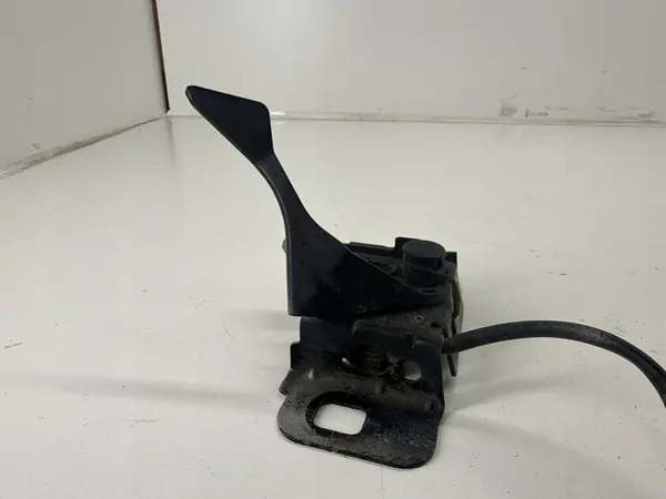 Tranca do capô Chevrolet Camaro OEM 84678990 - Usado image 5