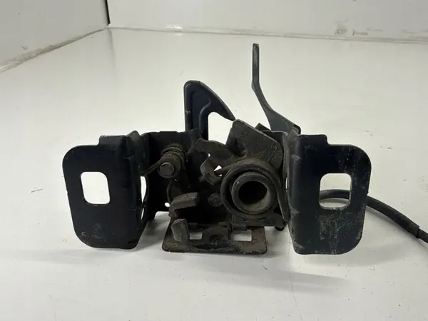 Tranca do capô Chevrolet Camaro OEM 84678990 - Usado image 6