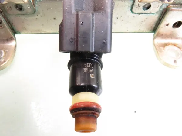 LISTWA WTRYSKOWA HONDA 3.5 J35Z8 - Gebruikt OEM-onderdeel image 3