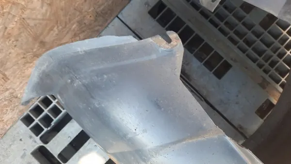 Front Right Wheel Arch Volvo V70 II 2.4B 30655666 image 3