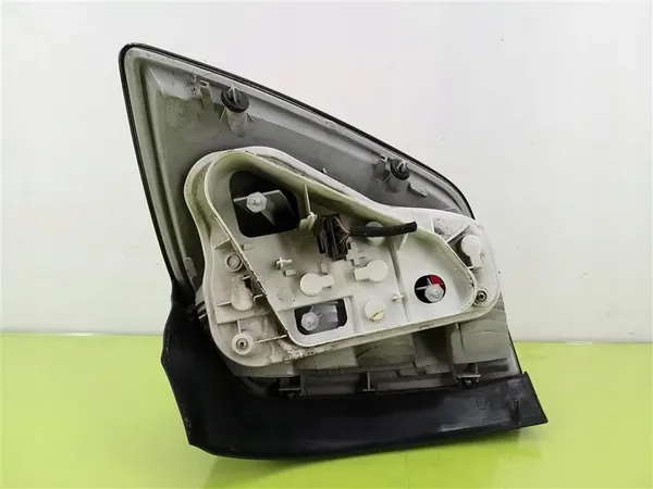 Luz trasera izquierda Opel Astra III H 2004-2013 Kombi 93182992 image 2