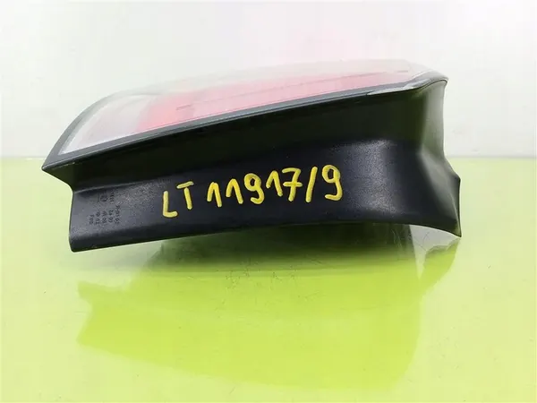 Luz trasera izquierda Opel Astra III H 2004-2013 Kombi 93182992 image 4