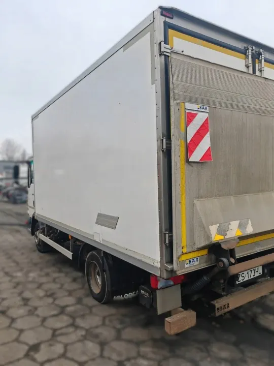 Carrocería Refrigerada OEM zabudowa_chlodnia 4,5m image 4