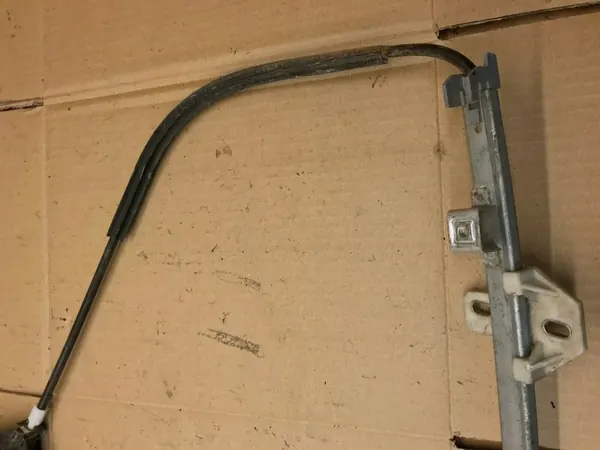 Volkswagen Golf II 1984 Vasemmanpuoleinen ikkunaostin image 2