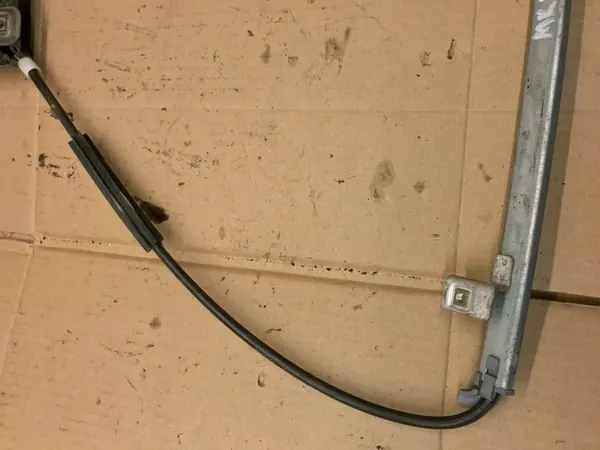 Volkswagen Golf II 1984 Vasemmanpuoleinen ikkunaostin image 3