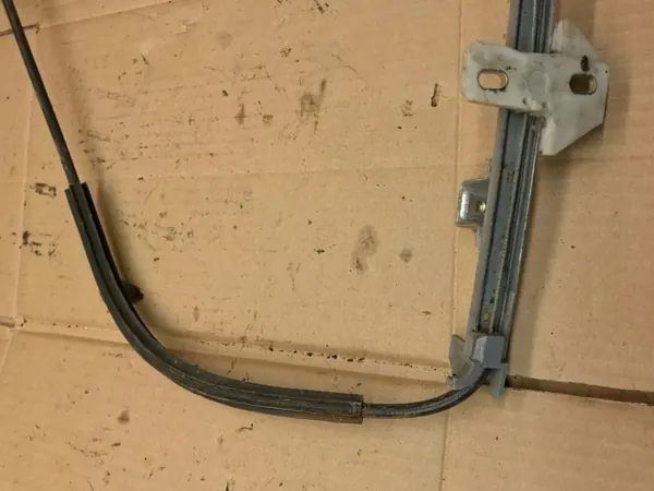 Volkswagen Golf II 1984 Vasemmanpuoleinen ikkunaostin image 7