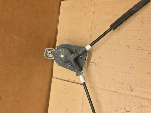 Volkswagen Golf II 1984 Vasemmanpuoleinen ikkunaostin image 8