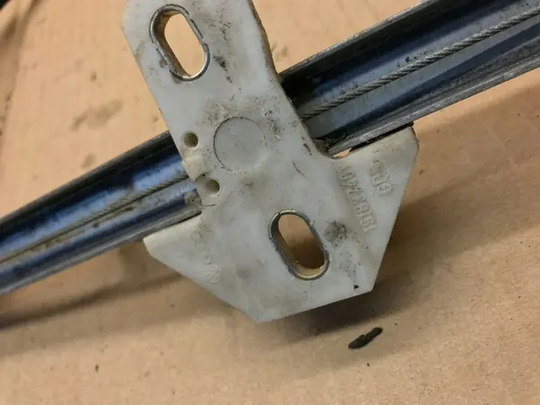 Volkswagen Golf II 1984 Vasemmanpuoleinen ikkunaostin image 9