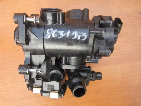 BMW X1 F48 F44 F40 MINI Carcasa de Termostato 8631943 image 2