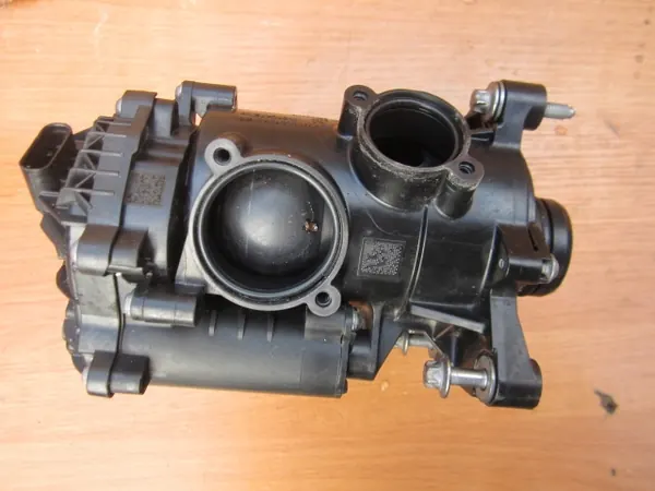 BMW X1 F48 F44 F40 MINI Carcasa de Termostato 8631943 image 3