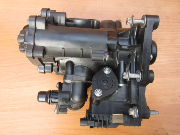 BMW X1 F48 F44 F40 MINI Carcasa de Termostato 8631943 image 4