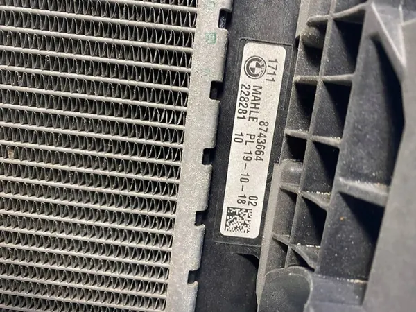 Radiador de agua BMW 5 G30 G31 8743664 MAHLE image 3