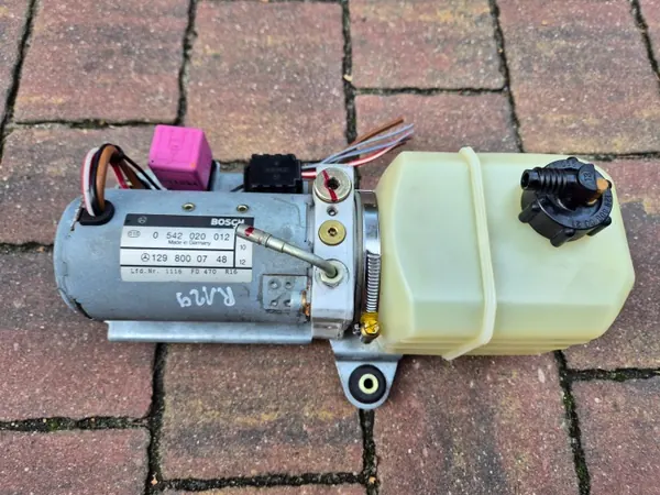 Mercedes SL R129 dakpomp OEM 1298000748 image 2