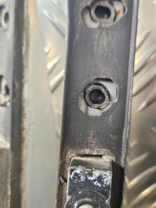 Audi A4 S4 B7 Dachreling OEM 111J000101700 image 3
