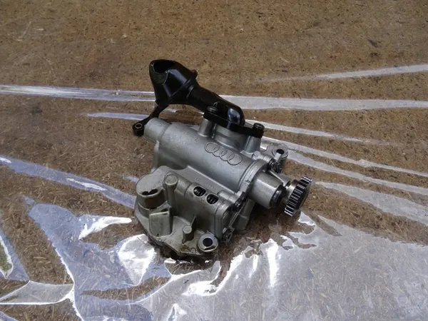 Oljepump AUDI A3 8P GOLF VI GTI 2.0 TSI TFSI 06H115105 image 10