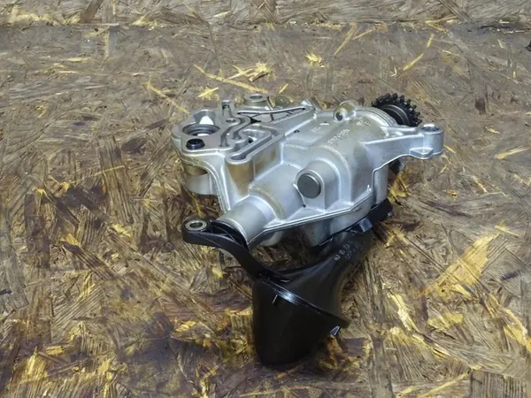 Oljepump AUDI A3 8P GOLF VI GTI 2.0 TSI TFSI 06H115105 image 2