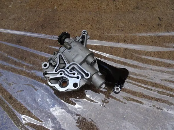 Oljepump AUDI A3 8P GOLF VI GTI 2.0 TSI TFSI 06H115105 image 8