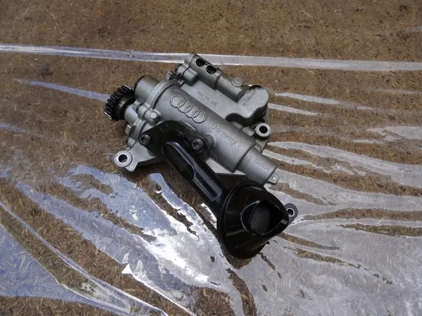 Oljepump AUDI A3 8P GOLF VI GTI 2.0 TSI TFSI 06H115105 image 9