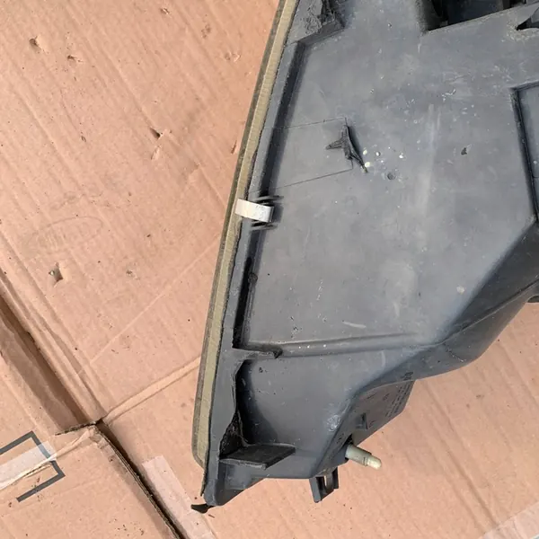 Farol dianteiro esquerdo Renault Master II 7701044518 danificado image 6