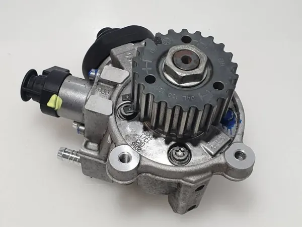 Pompe à injection OEM 04L130755D pour Audi A3 S3 image 4
