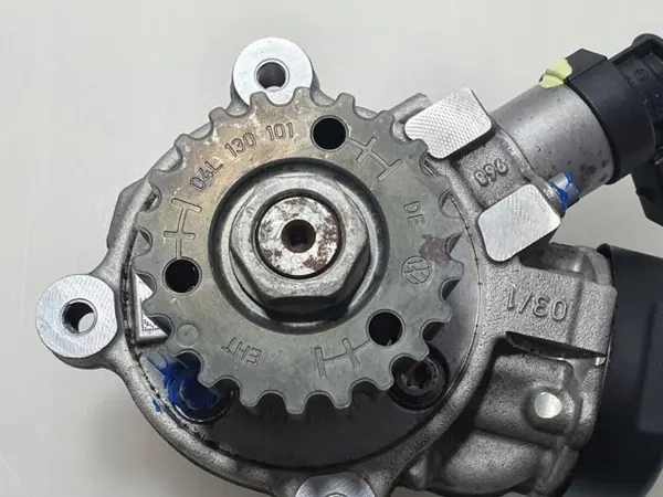 Pompe à injection OEM 04L130755D pour Audi A3 S3 image 5